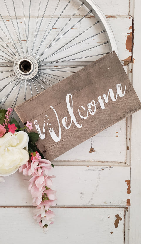 White 'Welcome' Wreath Sign