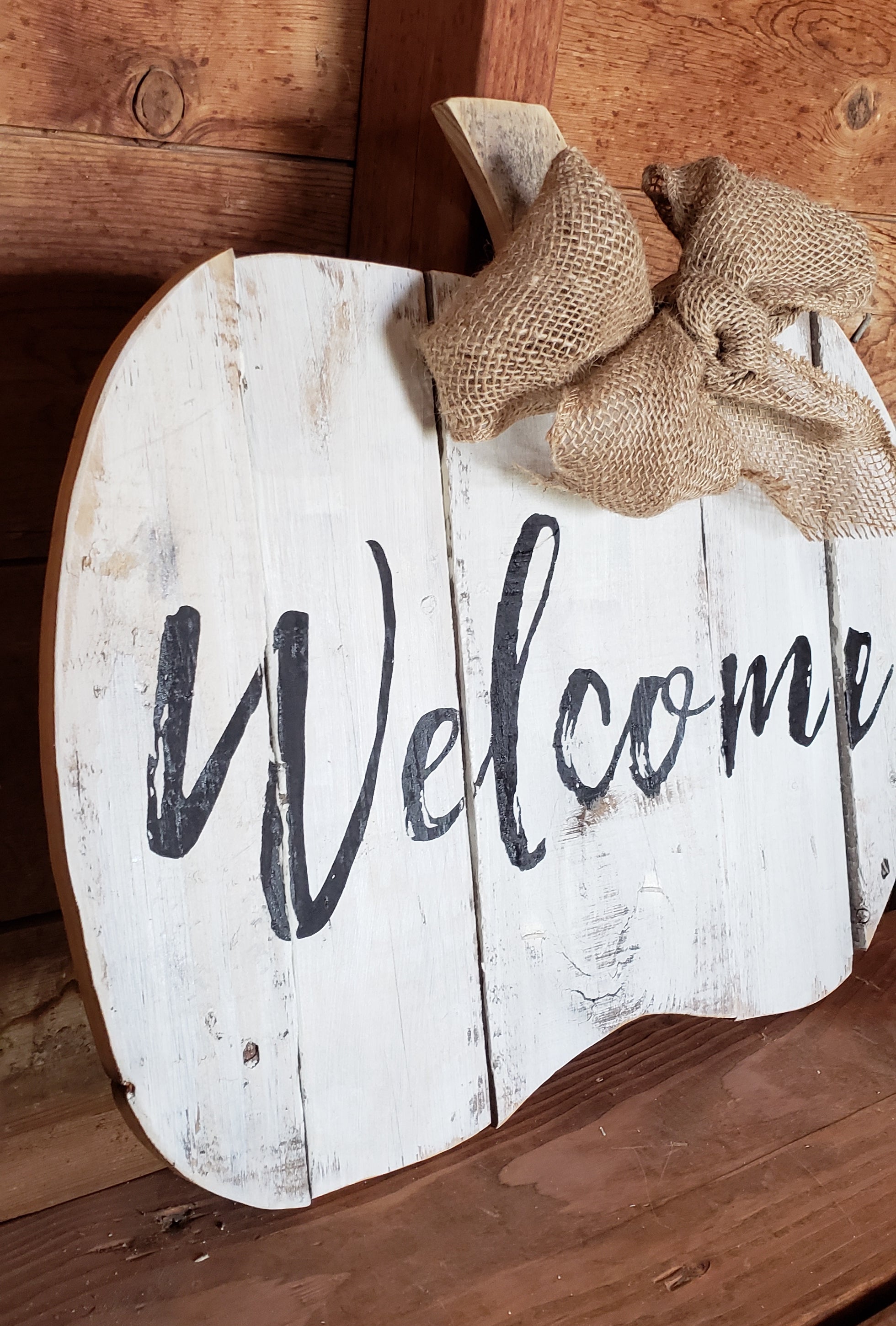 'Welcome' Pallet Pumpkin – Wildflowers & Pistols